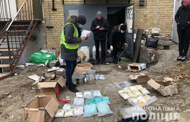 Нацполіція ліквідувала понад 100 інтернет-магазинів із продажу наркотиків на 50 мільйонів гривень: фото, відео