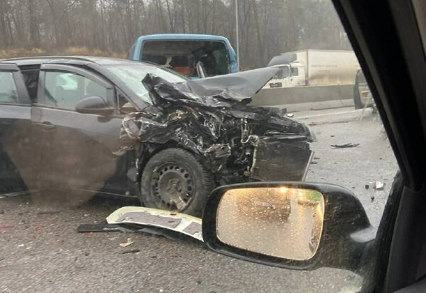 Под Киевом случилось ДТП: пострадало семь автомобилей