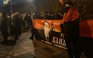 В Киеве проходит факельное шествие в честь Бандеры: фото, видео