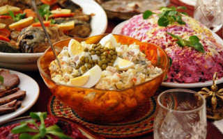 Сколько «живет» новогодняя еда: правила хранения после застолья