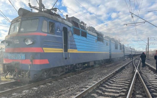 На Рівненщині на ходу загорівся пасажирський потяг: фото
