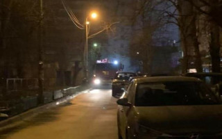 В Киеве «герои парковки» заблокировали проезд пожарным машинам, фото