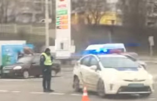 В Киеве полицейские попали в ДТП: появилось видео