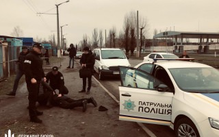 У Кривому Розі патрульний встановив власний тариф для водія вантажівки: 40 тисяч грн за 20 днів