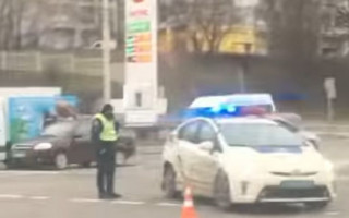 В Киеве полицейские попали в ДТП: появилось видео