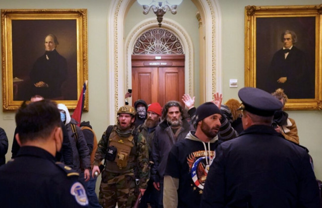 В США сторонники Трампа штурмуют Капитолий, трансляция