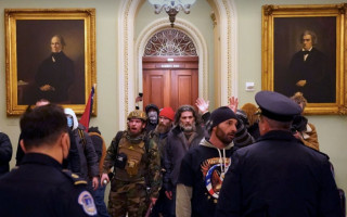 В США сторонники Трампа штурмуют Капитолий, трансляция