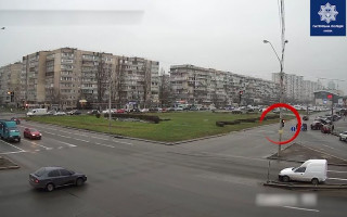 В Киеве случилось ДТП с участием трёх автомобилей, видео