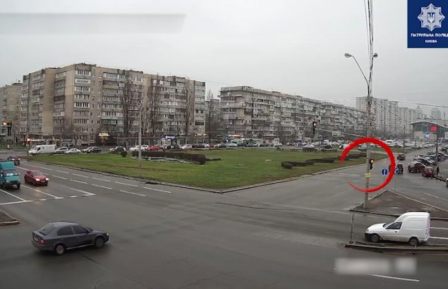 В Киеве случилось ДТП с участием трёх автомобилей, видео