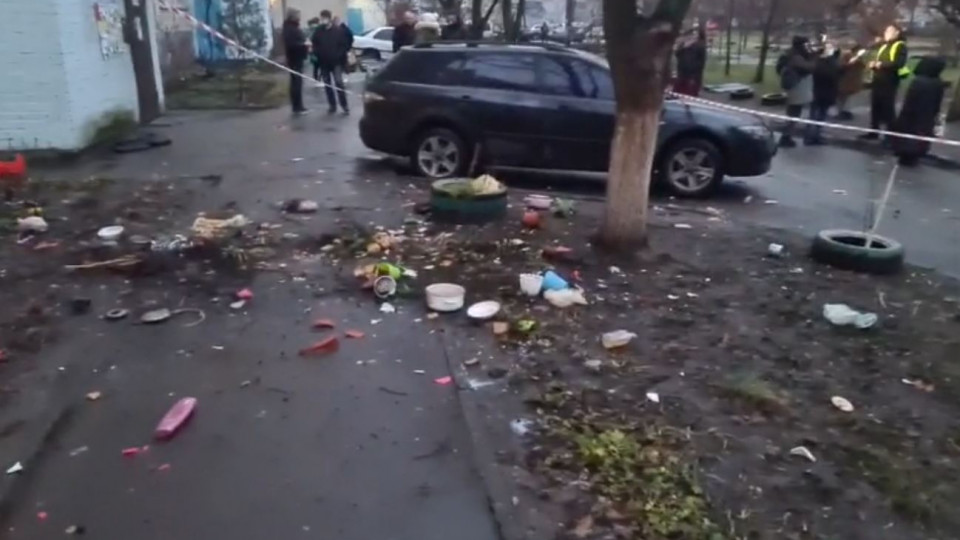 В Киеве мать выбросила 3-летнего сына с окна: стали известны новые подробности, видео