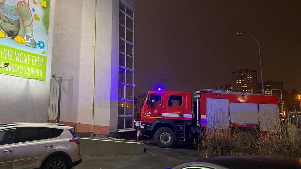 В спальном районе Киева горела многоэтажка, фото