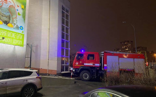 В спальном районе Киева горела многоэтажка, фото