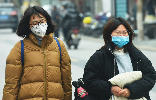 Китай закрыл два города из-за вспышки COVID-19