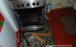 У Києві чоловік викинув з вікна гостя, який розбив скло у духовці