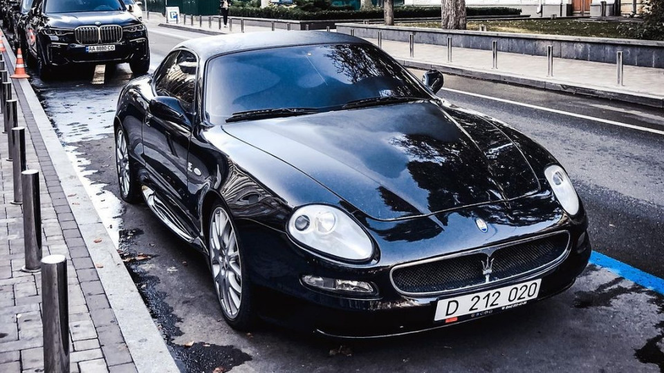 В Украине засветился спорткар Maserati на необычных номерах