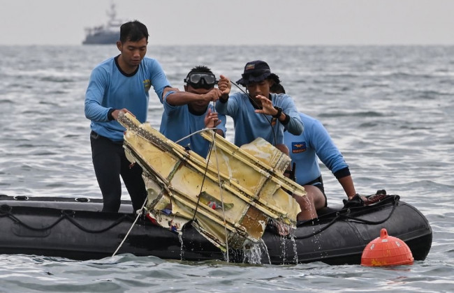 Авиакатастрофа в Индонезии: нашли обломки разбившегося самолета