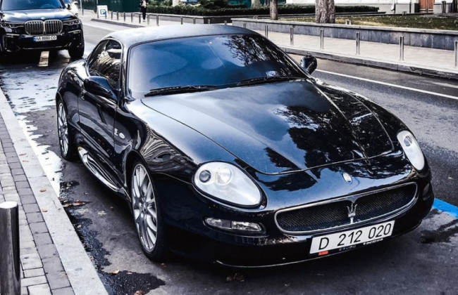 В Украине засветился спорткар Maserati на необычных номерах