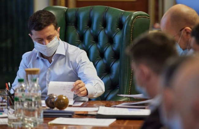 Зеленський підписав закон щодо підвищення оплати праці немедичних фахівців у сфері охорони здоров’я