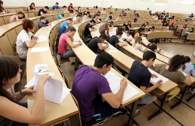 Електронні журнали хочуть ввести у вишах: деталі