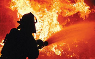 У спальному районі Києва загорівся балкон багатоповерхівки