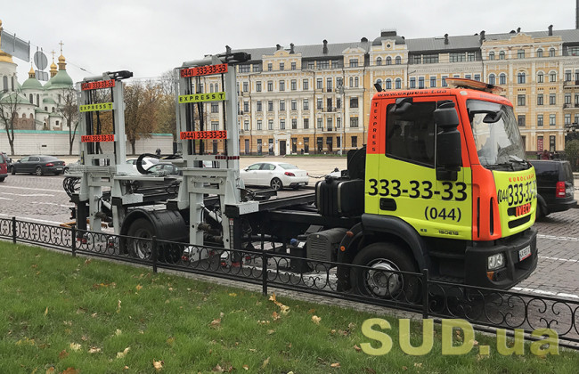 В Киеве водители придумали, как защитить автомобиль от эвакуатора