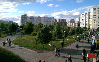 В Киеве вандалы срезали галстук со скульптуры: фото