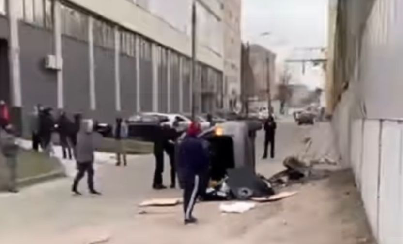 В Киеве произошло пьяное ДТП с переворотом, видео