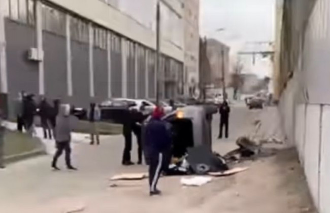 В Киеве произошло пьяное ДТП с переворотом, видео