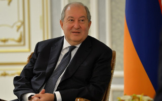 Президента Армении госпитализировали с новым штаммом коронавируса