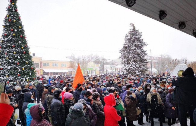 Тарифные протесты собираются по всей Украине: митингующие перекрывают дороги, фото