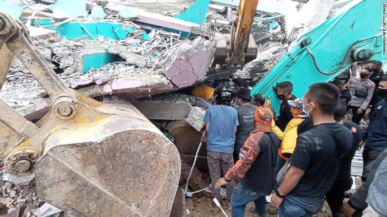 Землетрясение в Индонезии: сотни раненых, минимум 34 погибших, тысячи эвакуированных