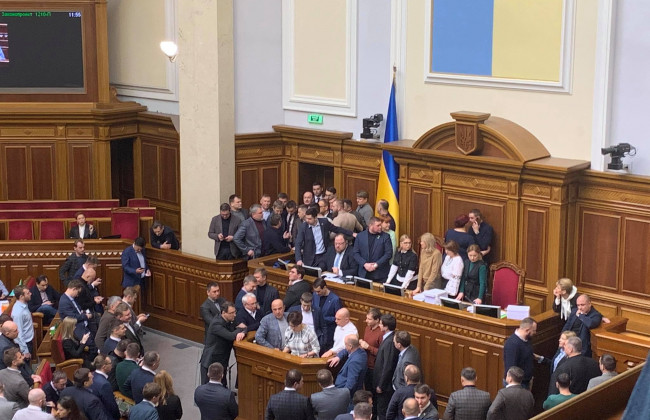 Депутати сперечаються, чи треба скорочувати кількість народних обранців у Раді до 300