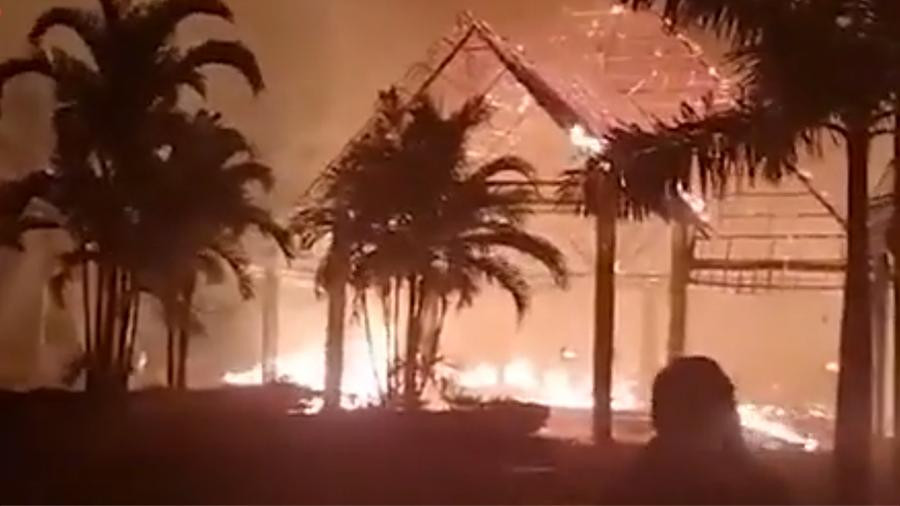 На Занзибаре полностью сгорел отель, где жили русские туристы: видео пожара