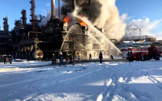В Ивано-Франковской области горело здание химического завода: фото, видео