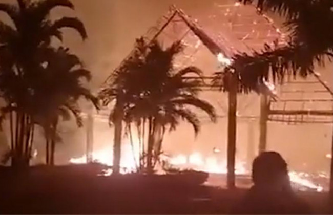 На Занзибаре полностью сгорел отель, где жили русские туристы: видео пожара