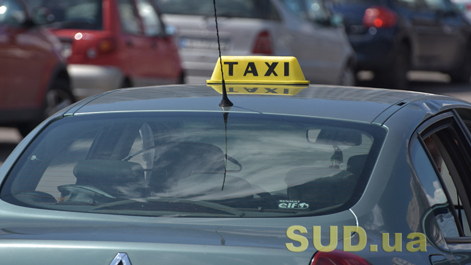 В Каменском таксисты облили клиента зеленкой: фото