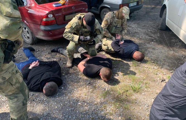 На Дніпропетровщині поліцейські змушували людей вчиняти злочини: справу скеровано до суду