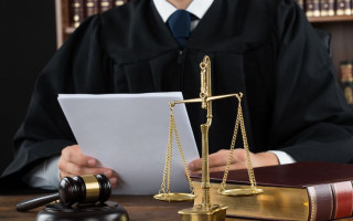 Які обставини суд не вважає поважними у випадку пропуску строку для прийняття спадщини