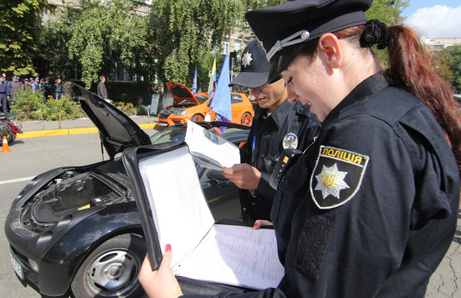 Арешт грошових коштів на рахунках через порушення ПДР: практика судів