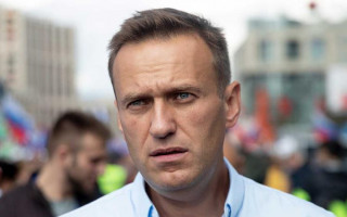 Навальный возвращается в Россию: возле аэропорта уже стоят автозаки