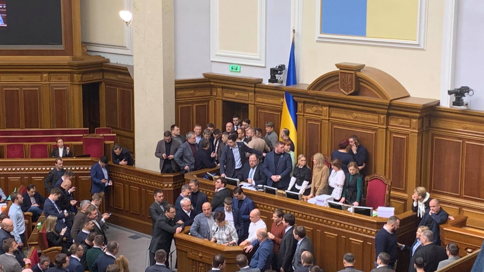 Депутати сперечаються, чи треба скорочувати кількість народних обранців у Раді до 300