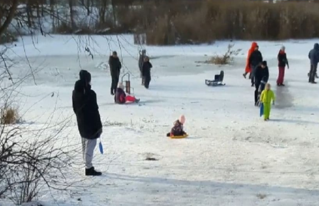 В Киеве ребенок провалился под лед