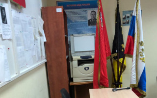 В России в отделении полиции начался суд над Навальным, фото и видео