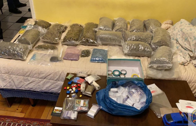 У Запоріжжі правоохоронці перекрили канал збуту наркотиків у консервних банках