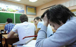 Шкарлет рассказал, когда ученики выпускных классов вернутся к смешанной форме обучения