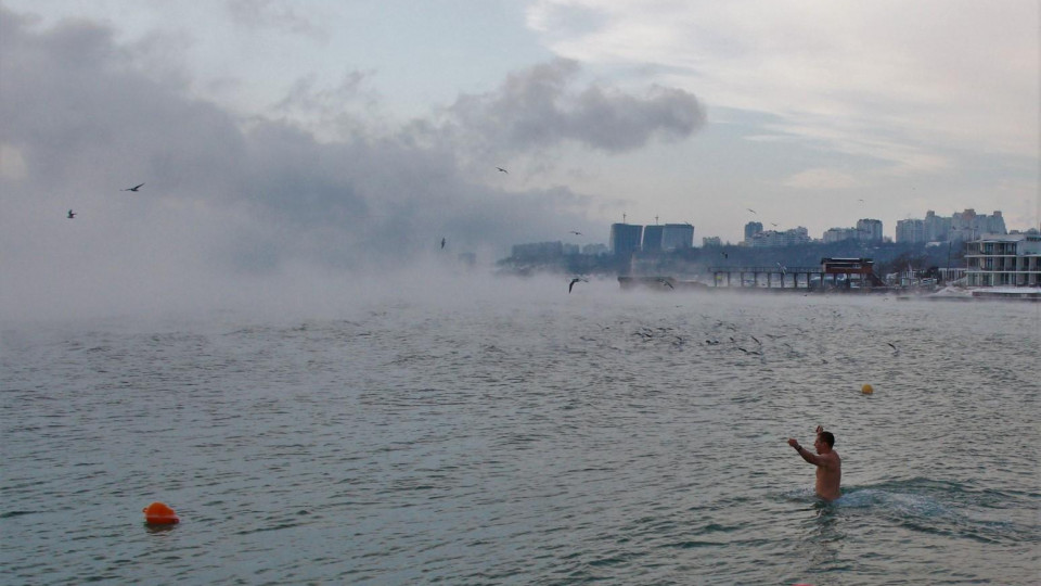 В Одессе из-за морозов «задымилось» море: фото, видео