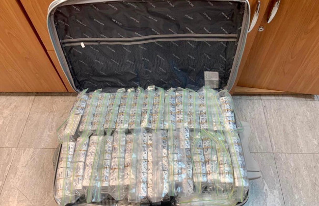 Правоохоронці викрили жінку, яка у валізі перевозила наркотики з Йорданії
