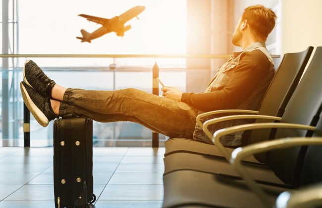 Чи має право особа відмовитись від туристичних послуг у випадку зміни місця і часу вильоту