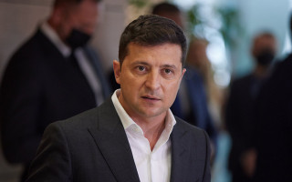 Президент наградил именным оружием начальника Генштаба