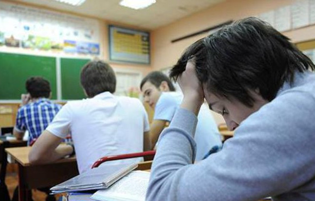 Шкарлет рассказал, когда ученики выпускных классов вернутся к смешанной форме обучения